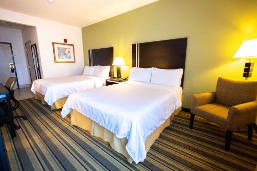 Holiday Inn Express Hotel & Suites